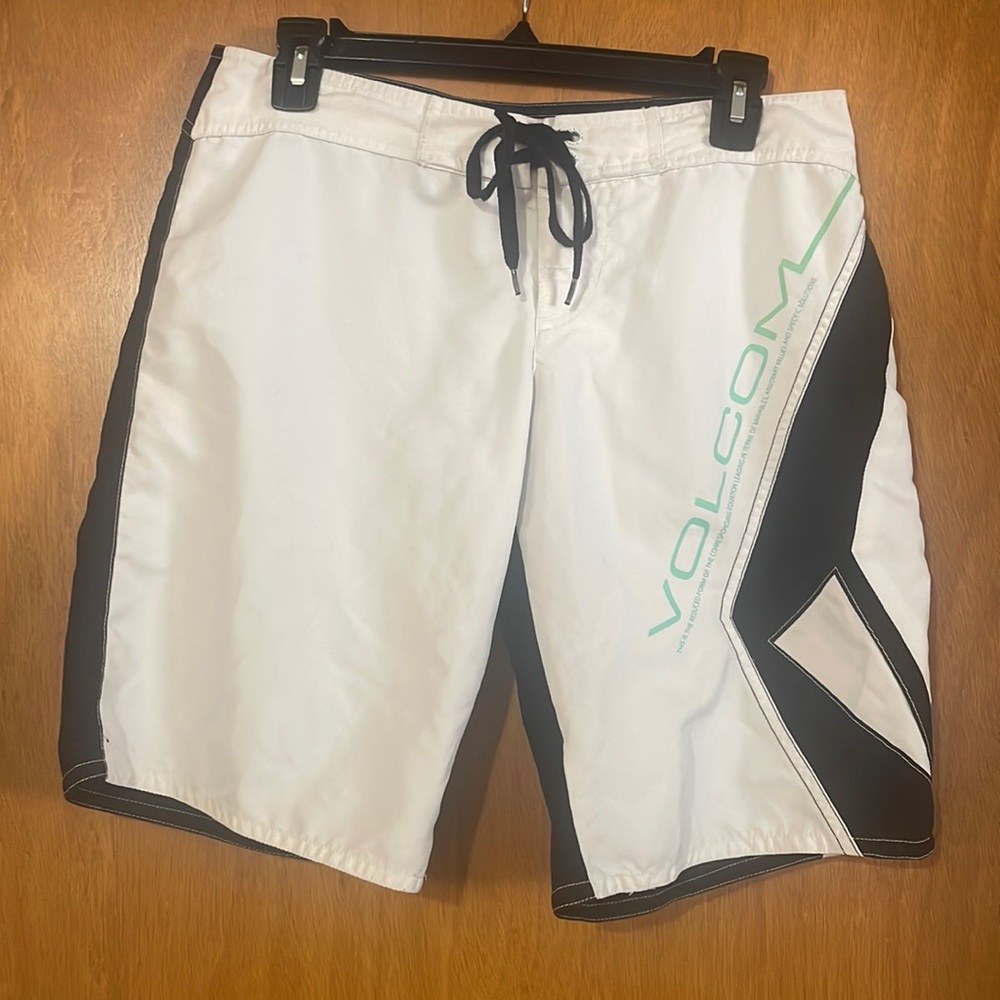 Women’s Volcom 10” Boardshorts
